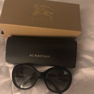 BURBERRY RIBBON SUNGLASSES 😎🎀